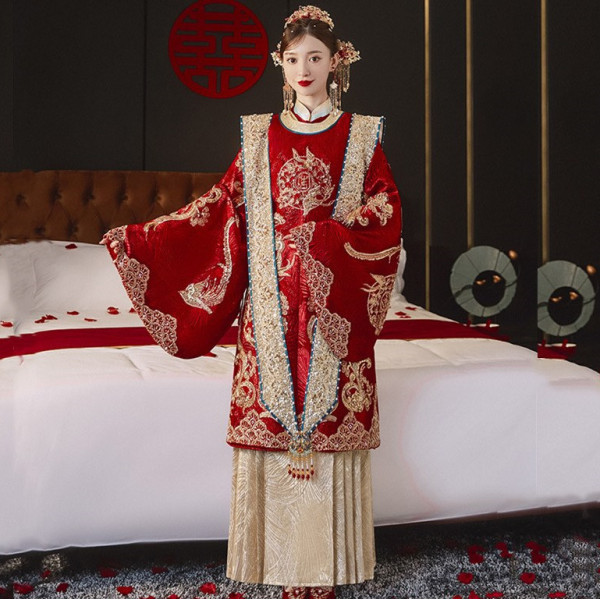 新娘鳳冠霞帔中式結婚禮服